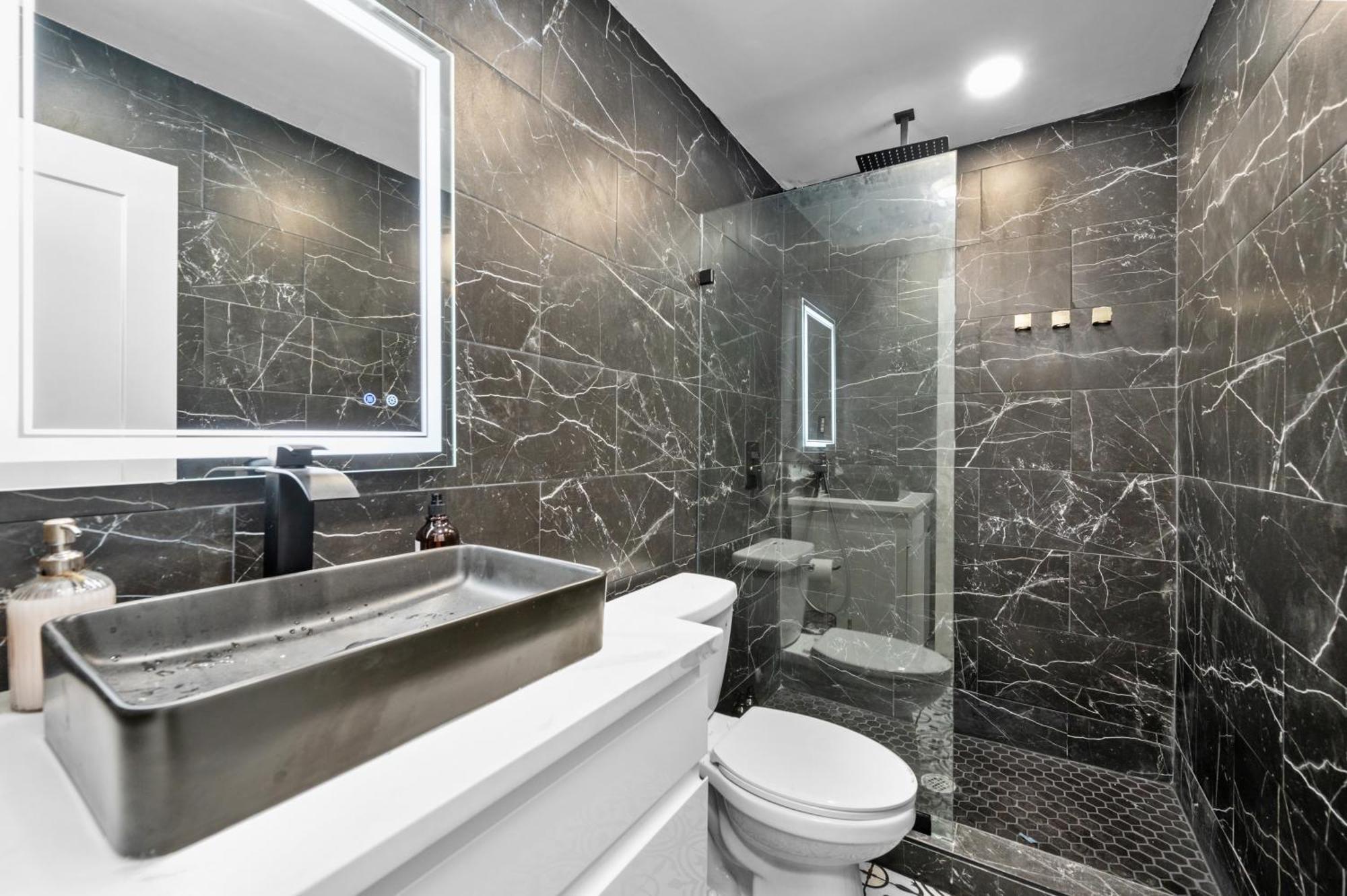 Comfortable 2Br Uptown Escape With Free Park Houston Exterior foto